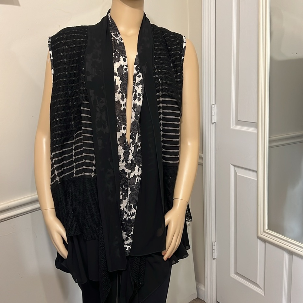 MULTIPLES OPEN SCARF VEST SIZE 2X Floral Black Bling